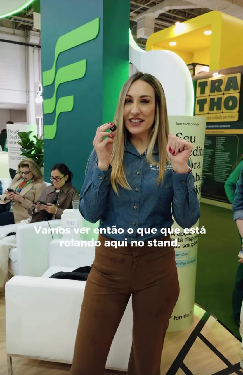 Marusa Trevisan gravando conteúdo para marca em feira do agro